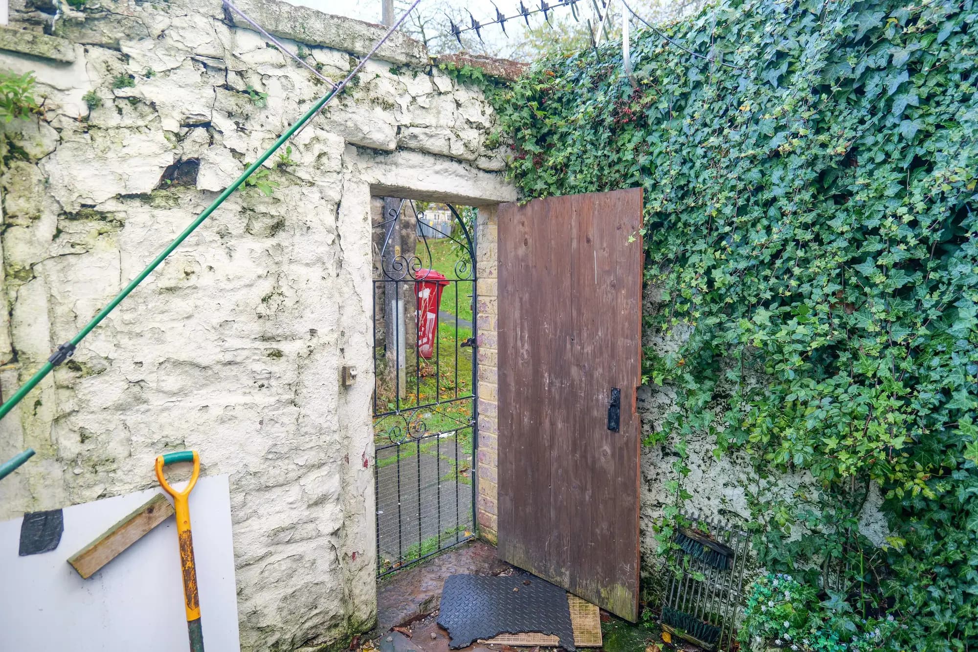 property photo 18 of 27