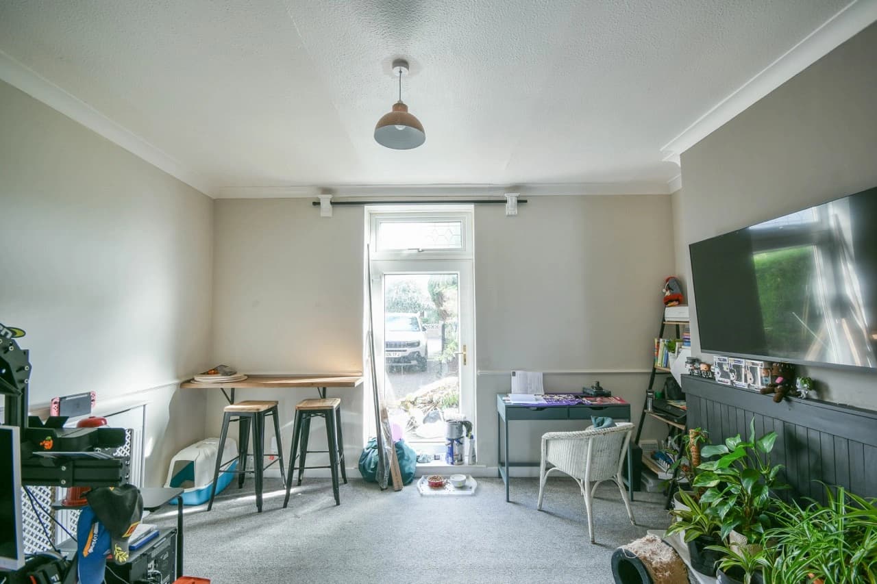 property photo 5 of 22