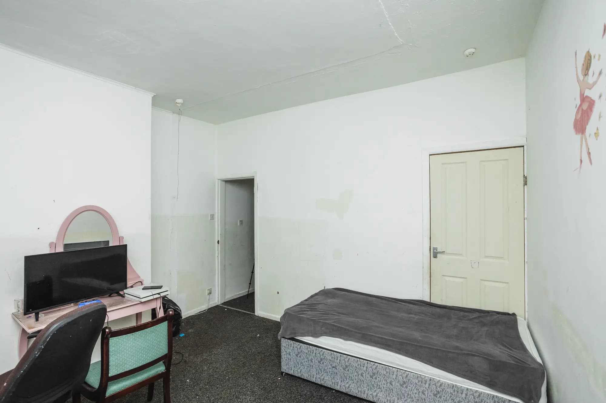 property photo 16 of 34