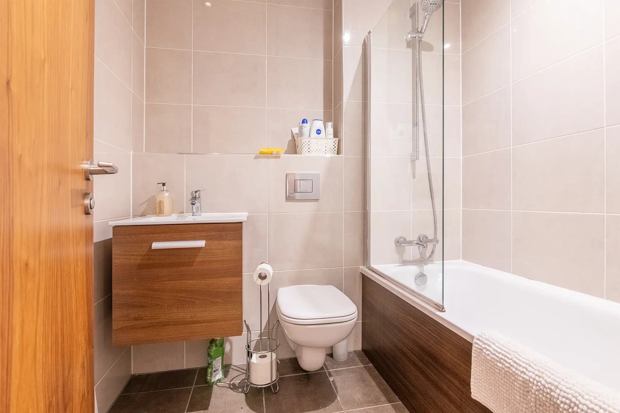 property photo 6 of 10