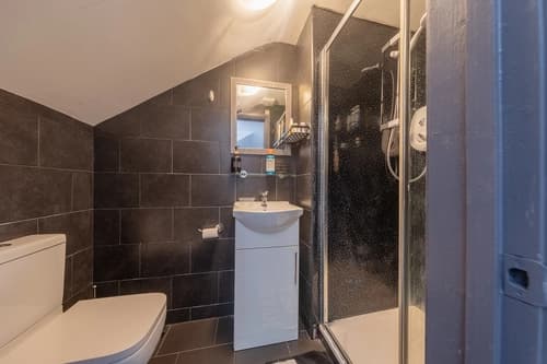 property photo 10 of 17