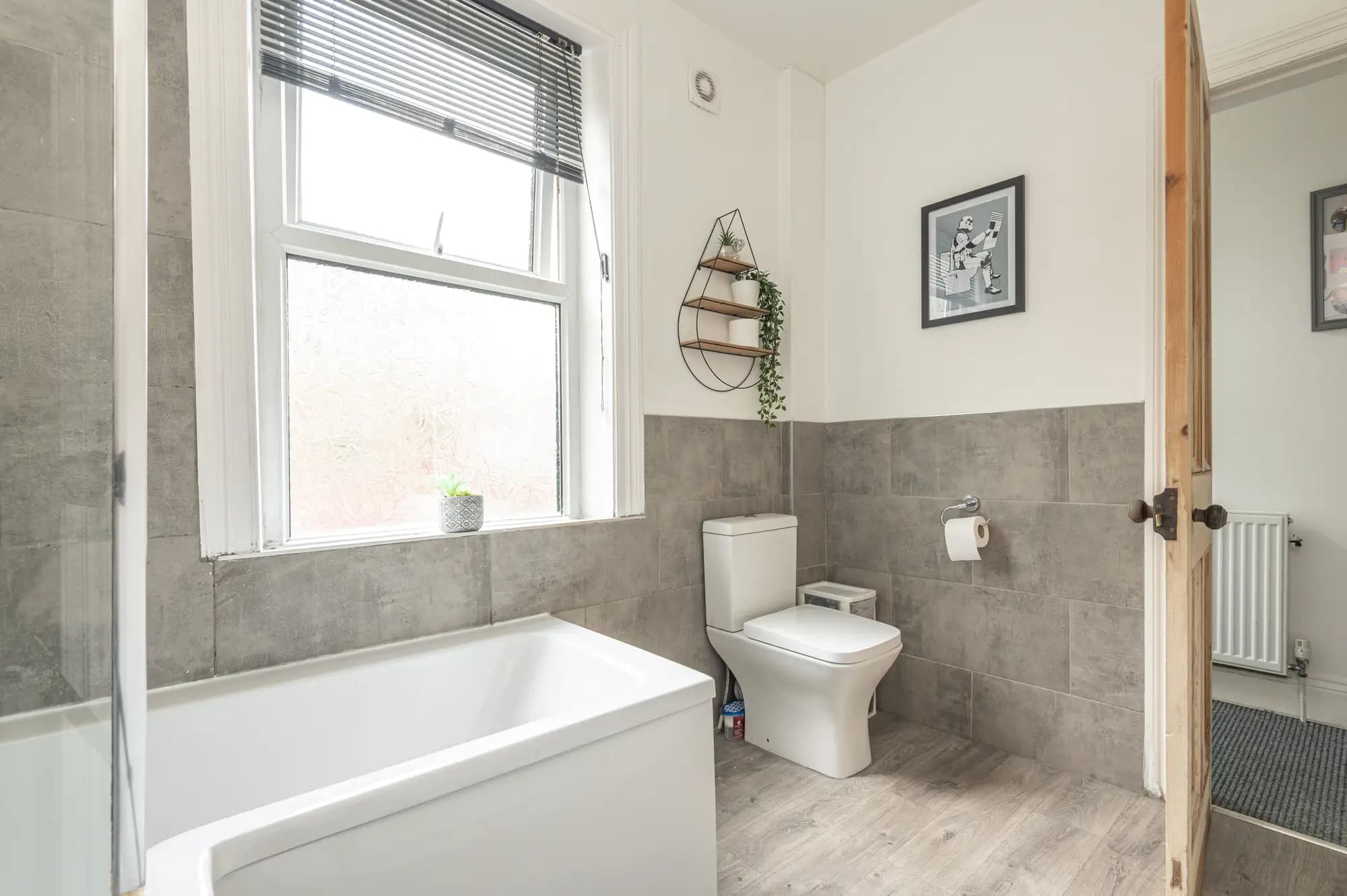 property photo 6 of 19
