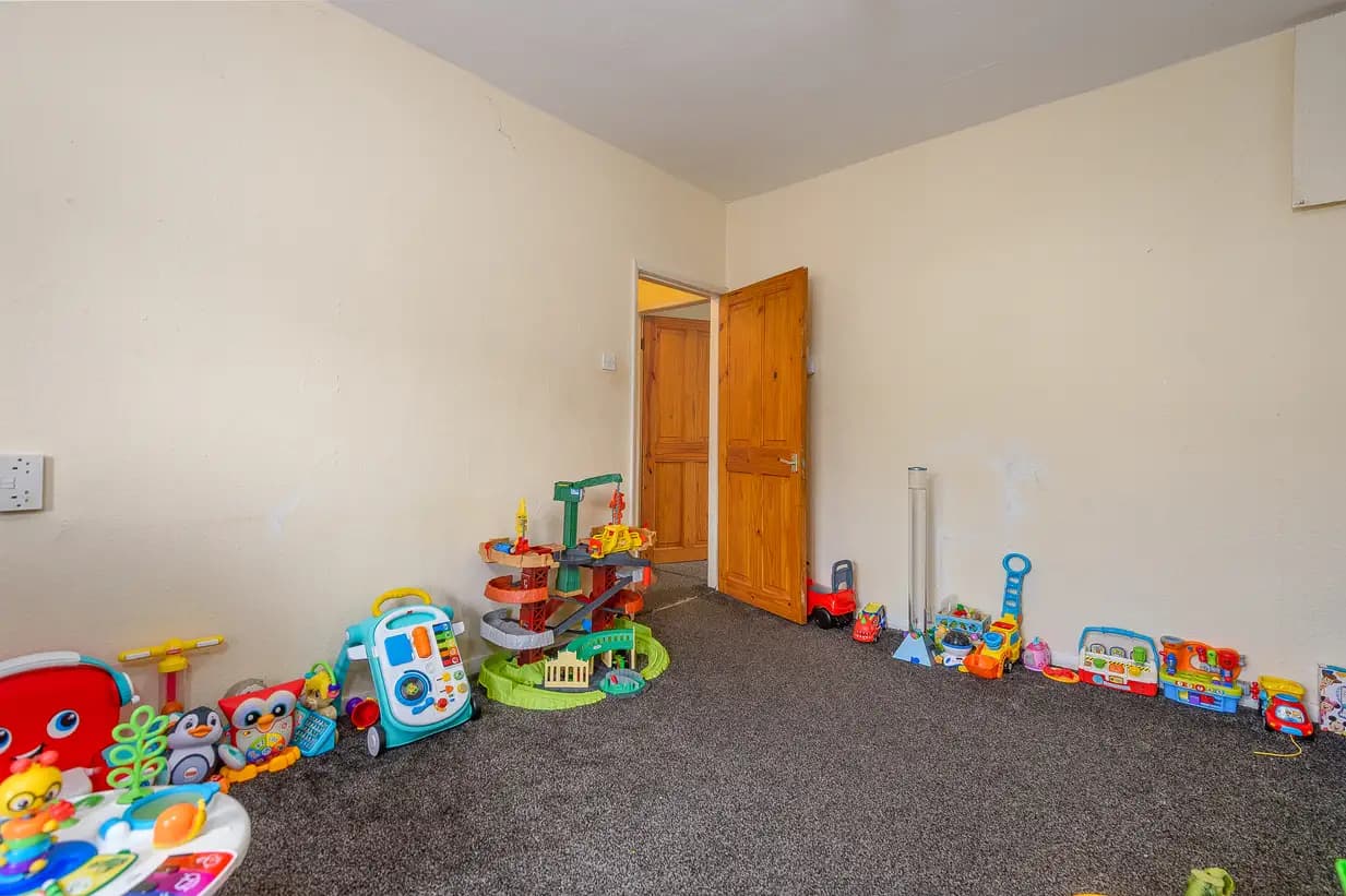 property photo 12 of 20