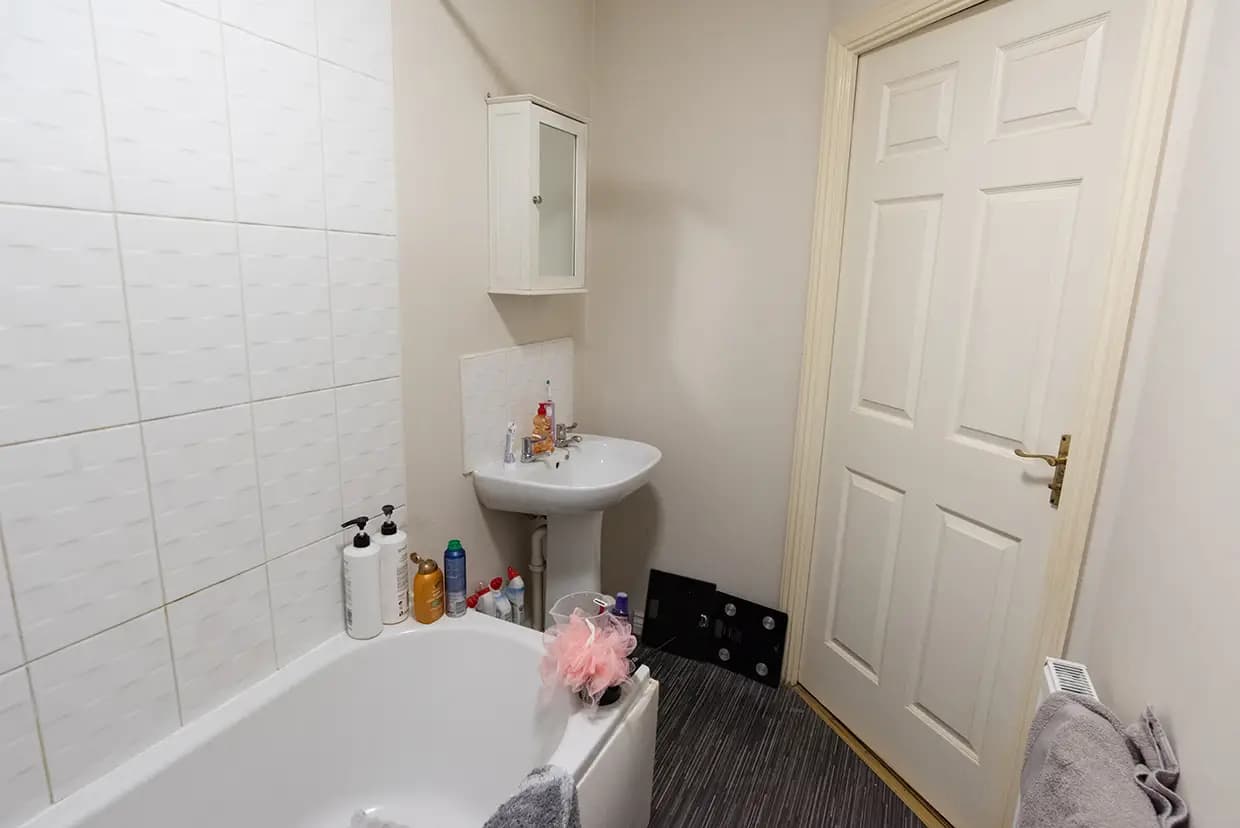 property photo 9 of 23