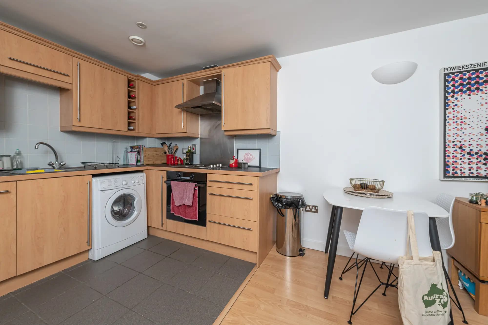 property photo 4 of 10