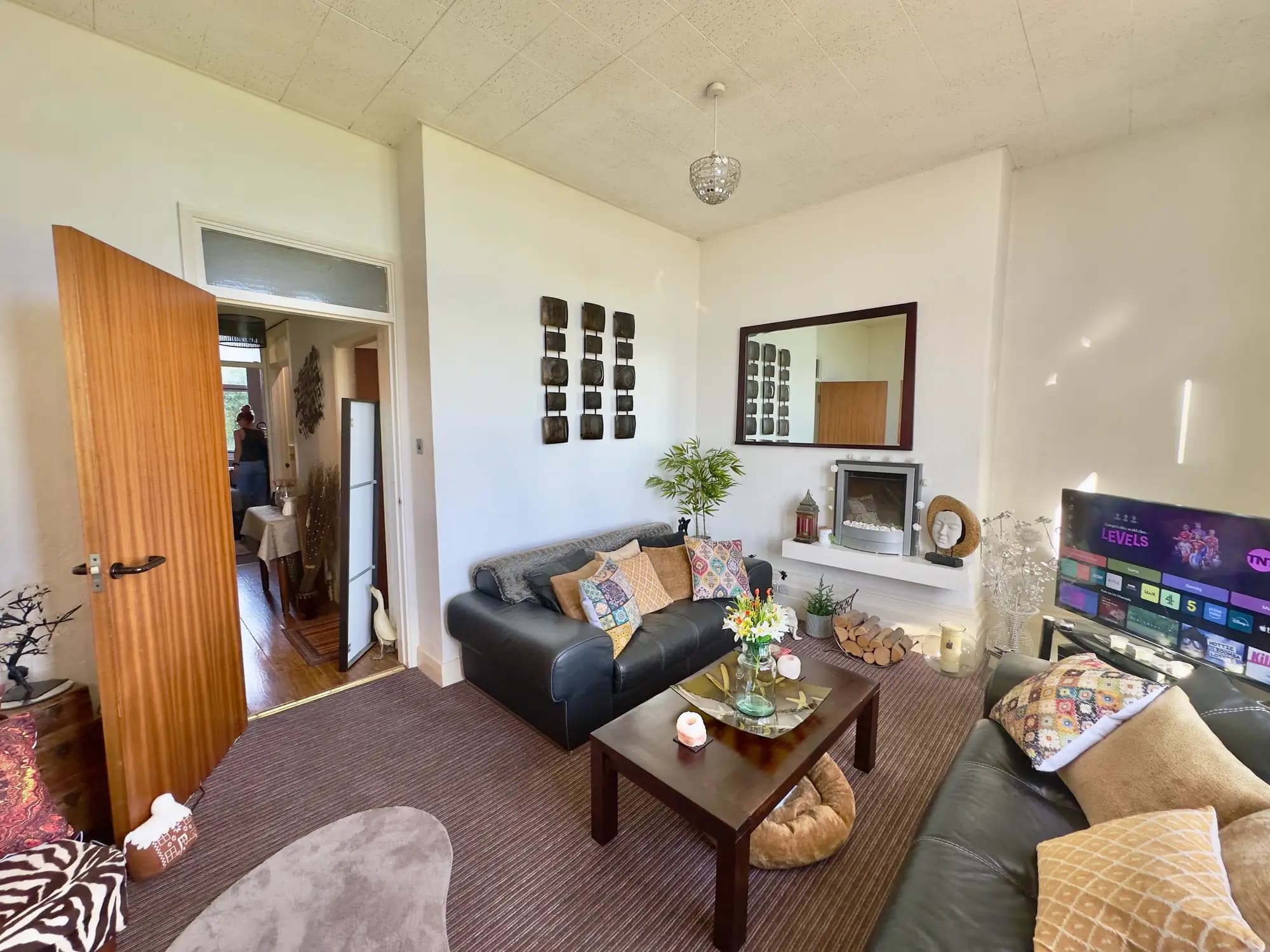 property photo 5 of 18