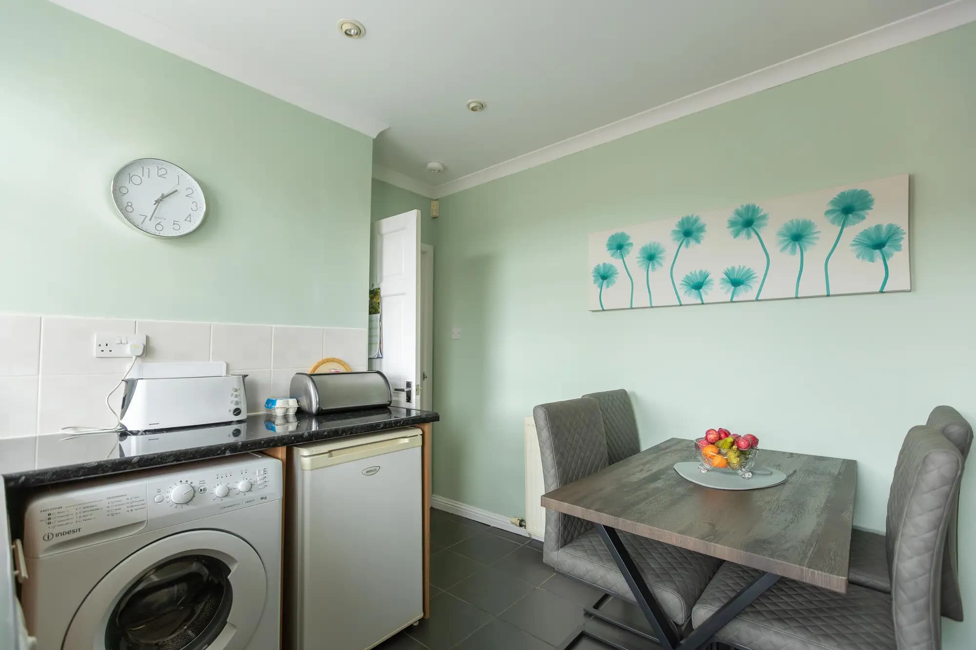 property photo 6 of 17