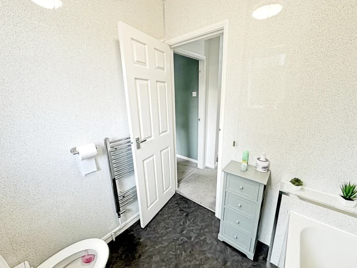 property photo 9 of 25