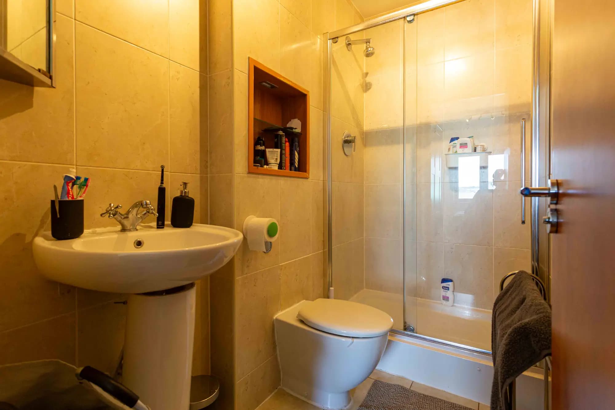 property photo 6 of 14