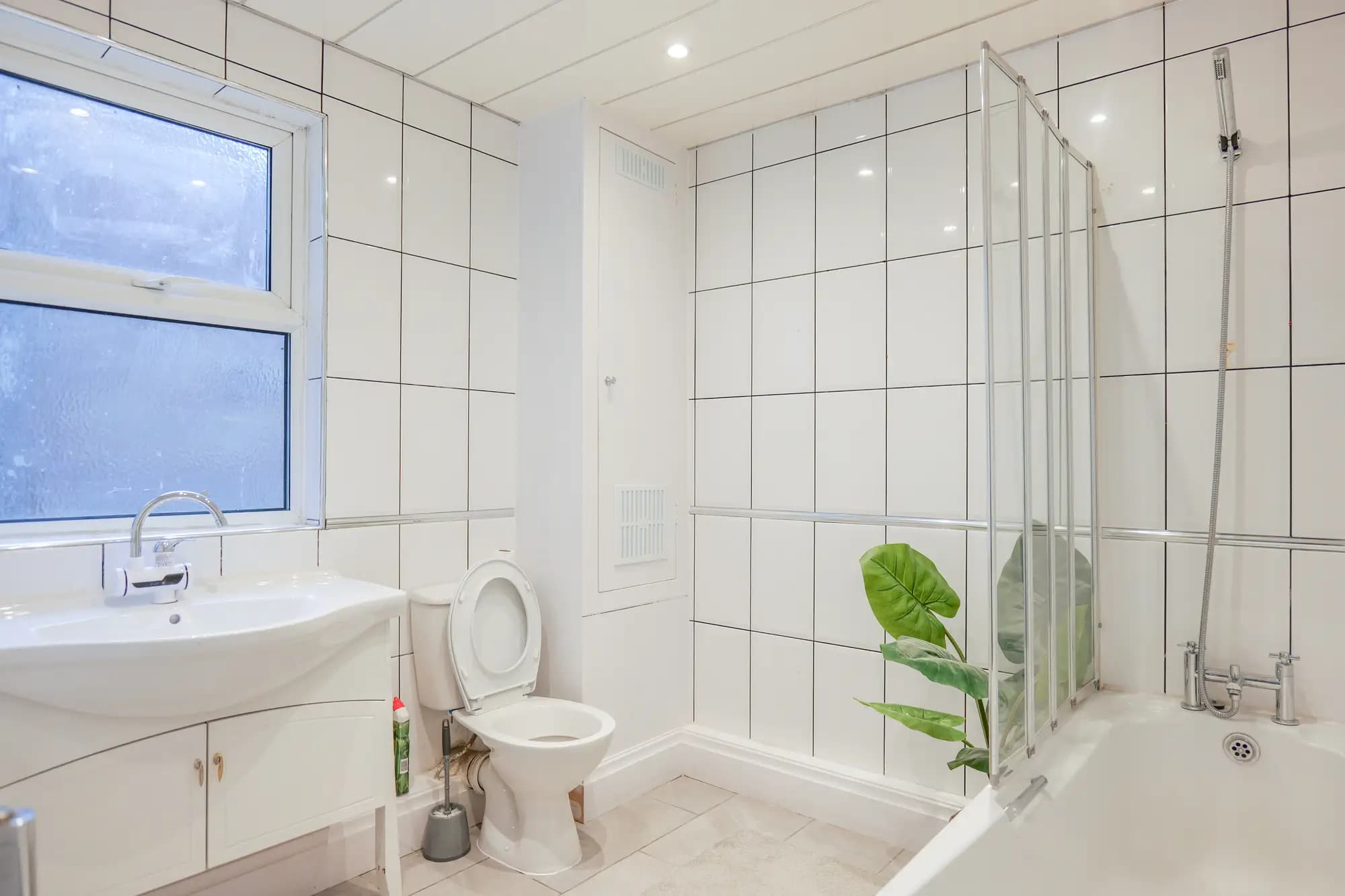 property photo 6 of 15