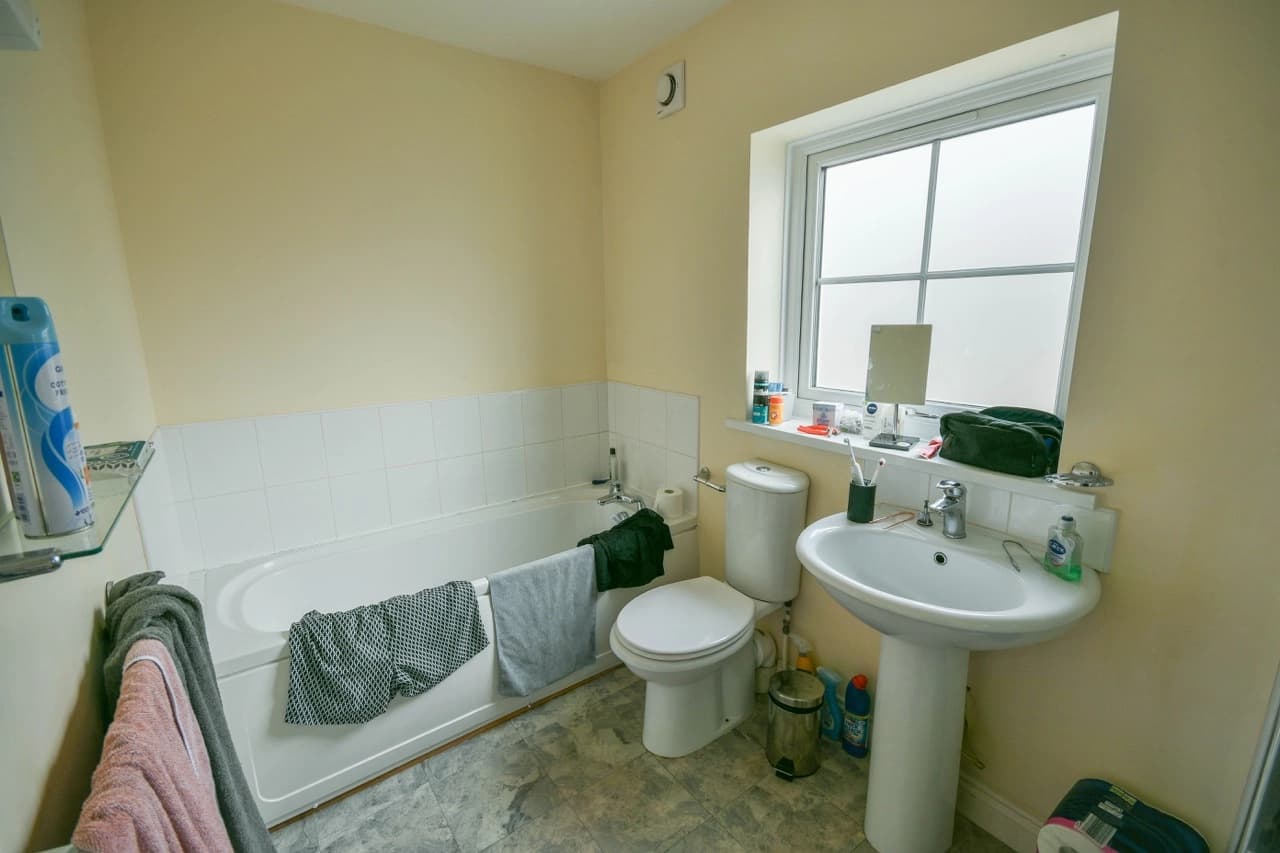 property photo 7 of 20