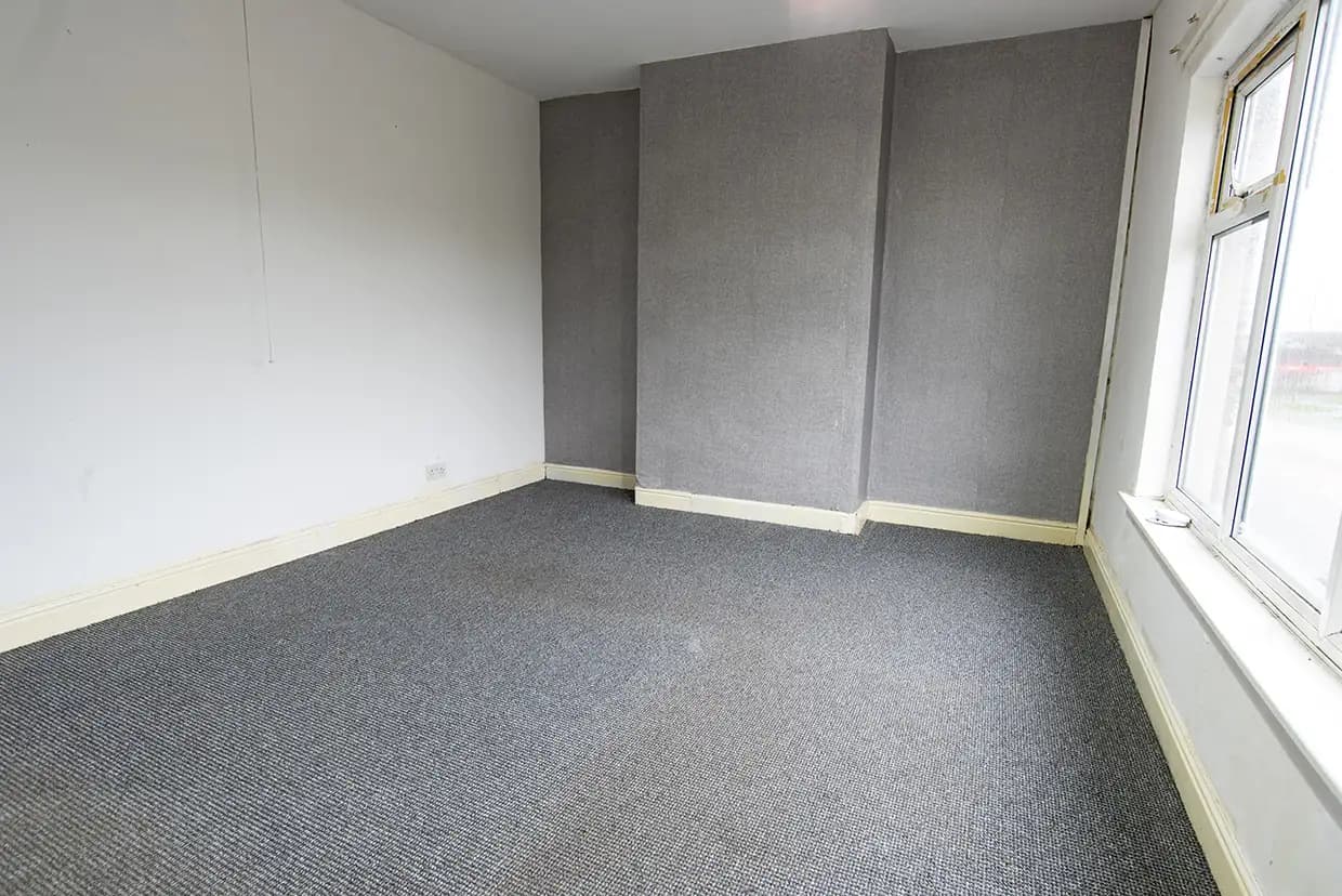 property photo 18 of 30