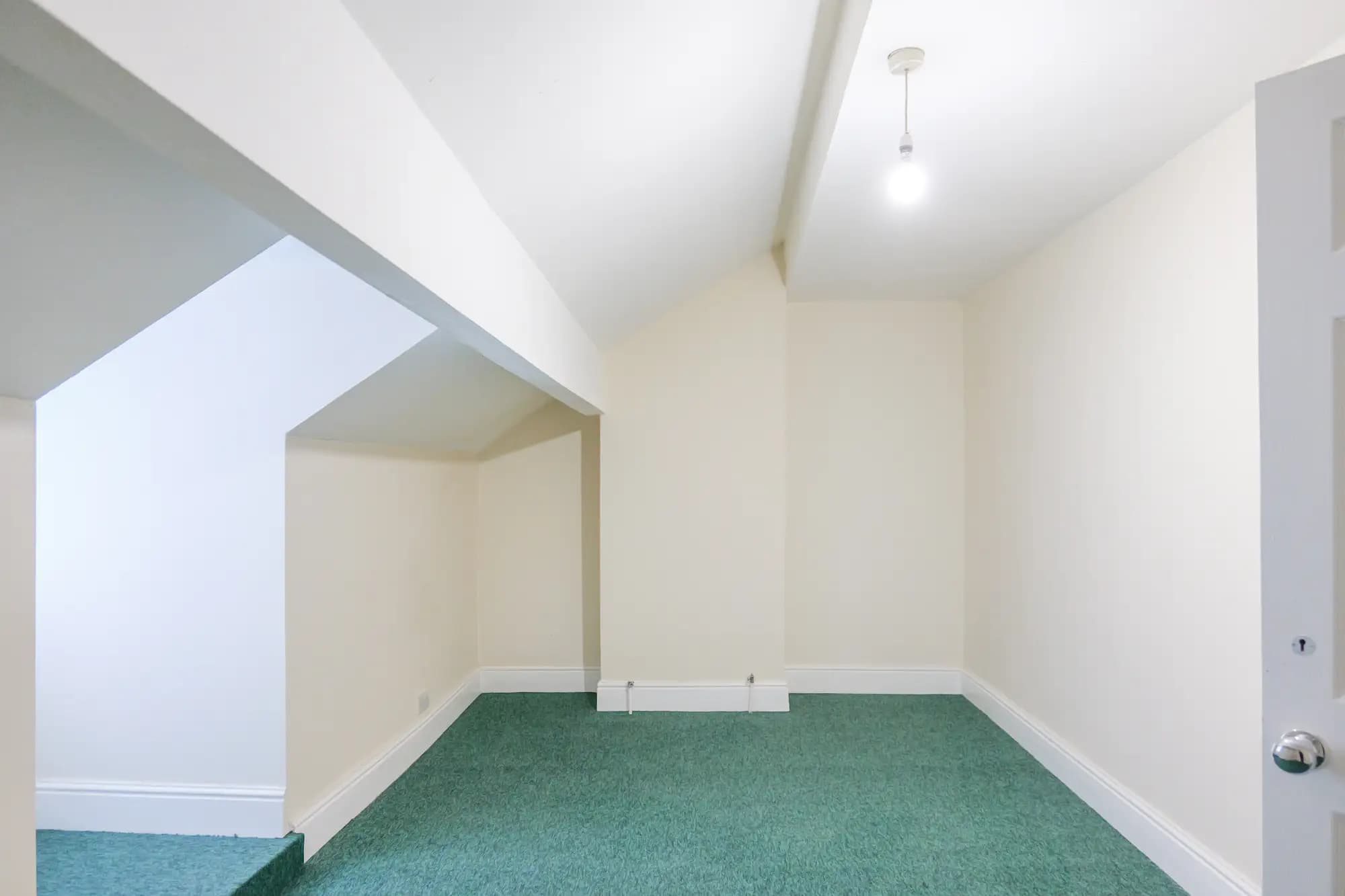 property photo 9 of 15