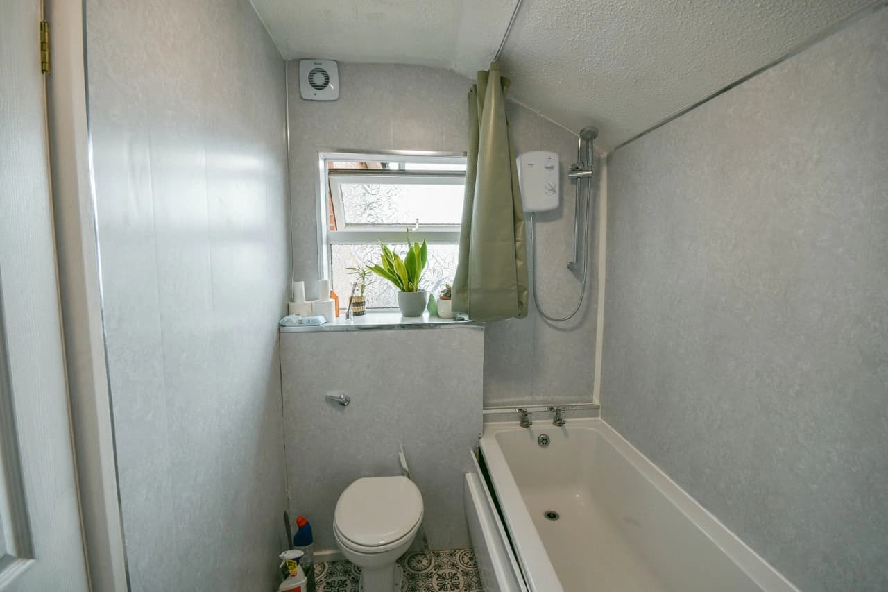 property photo 10 of 22