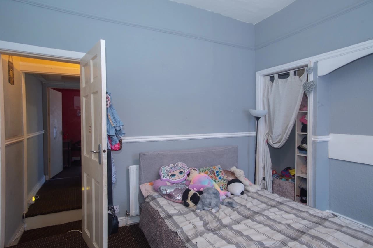 property photo 9 of 18