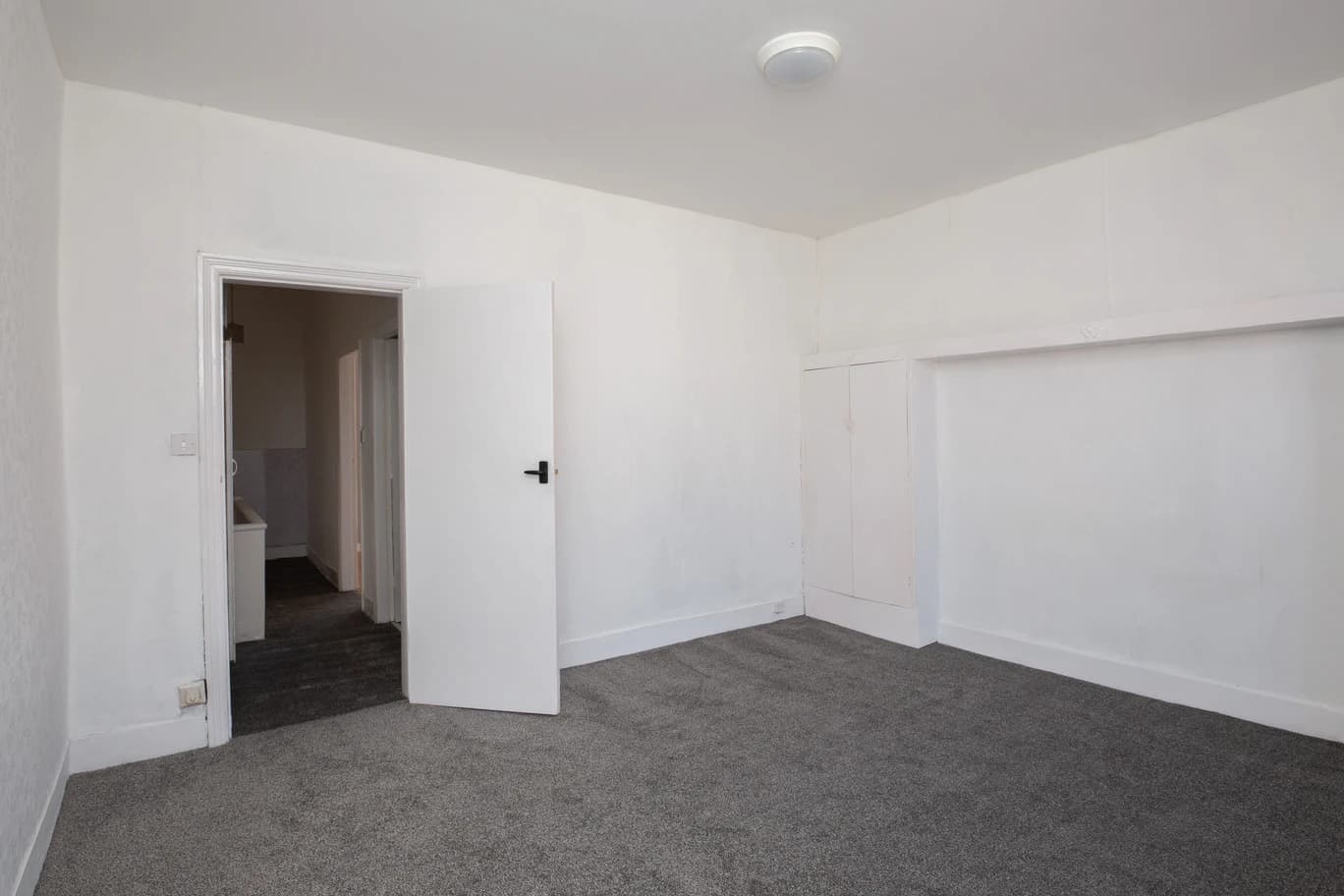 property photo 7 of 13