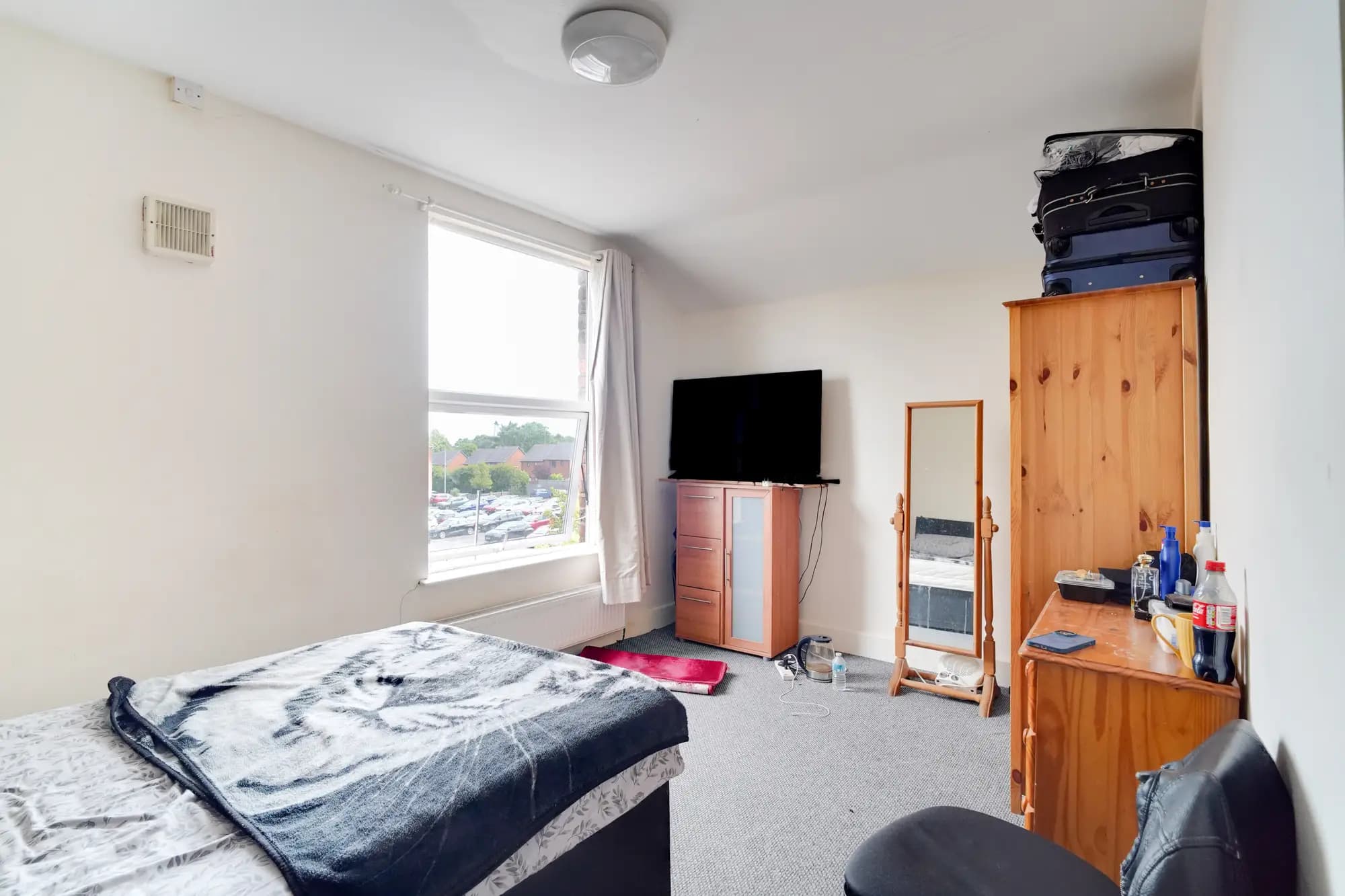 property photo 10 of 18