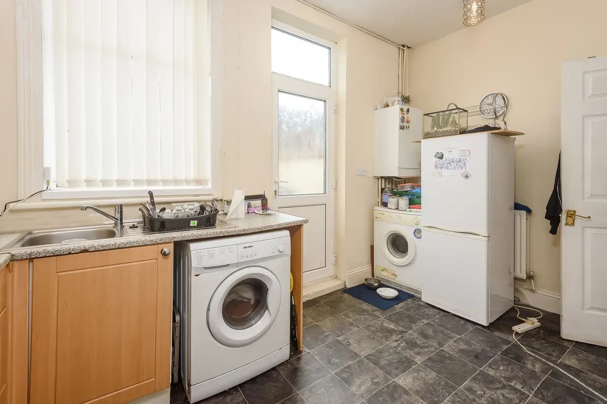 property photo 5 of 17