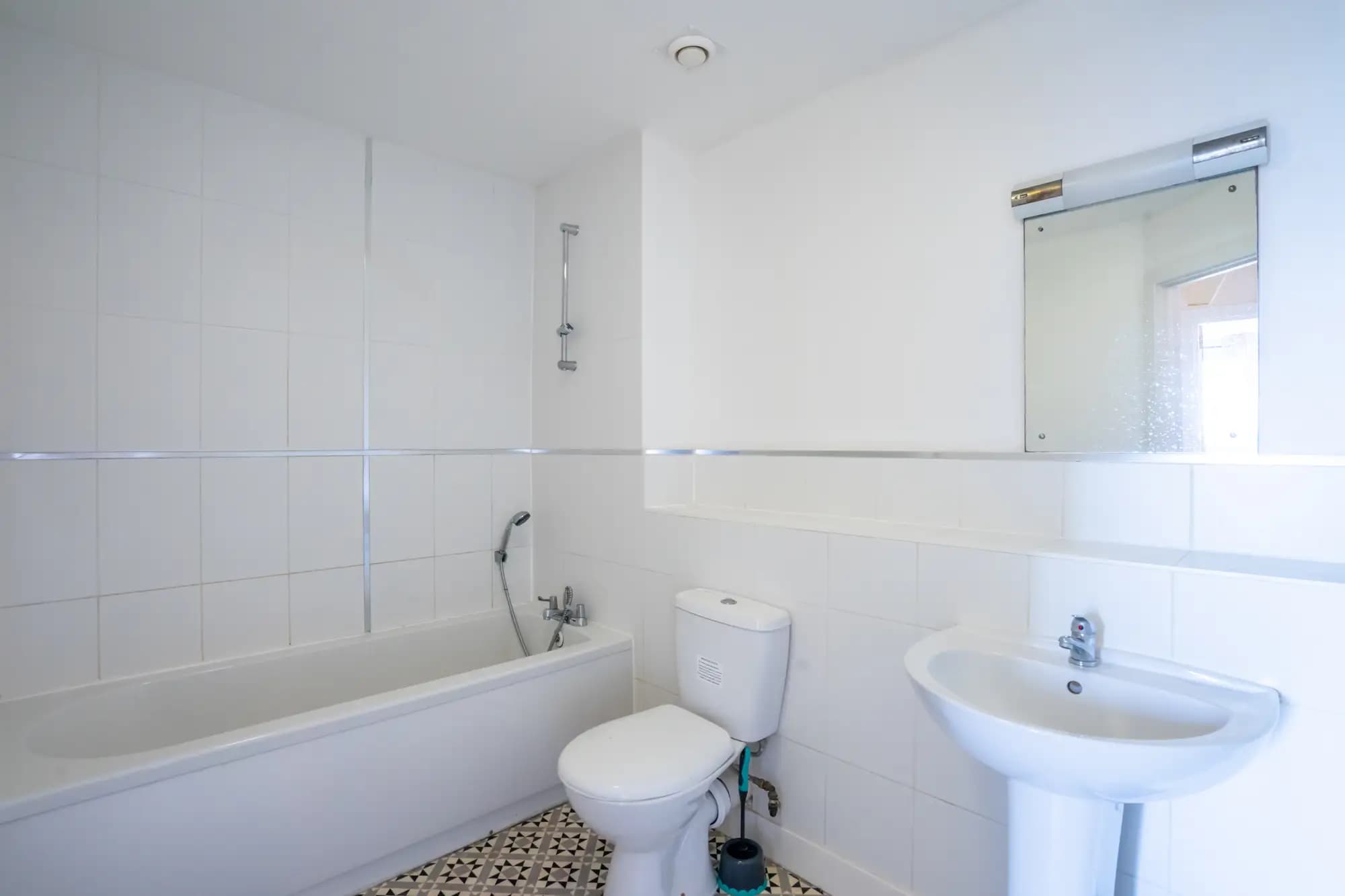 property photo 9 of 22