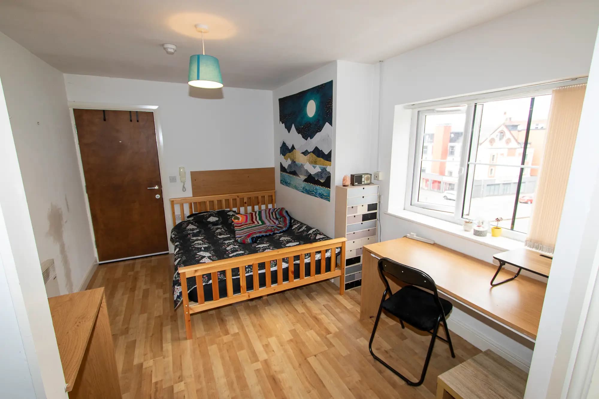 property photo 5 of 8