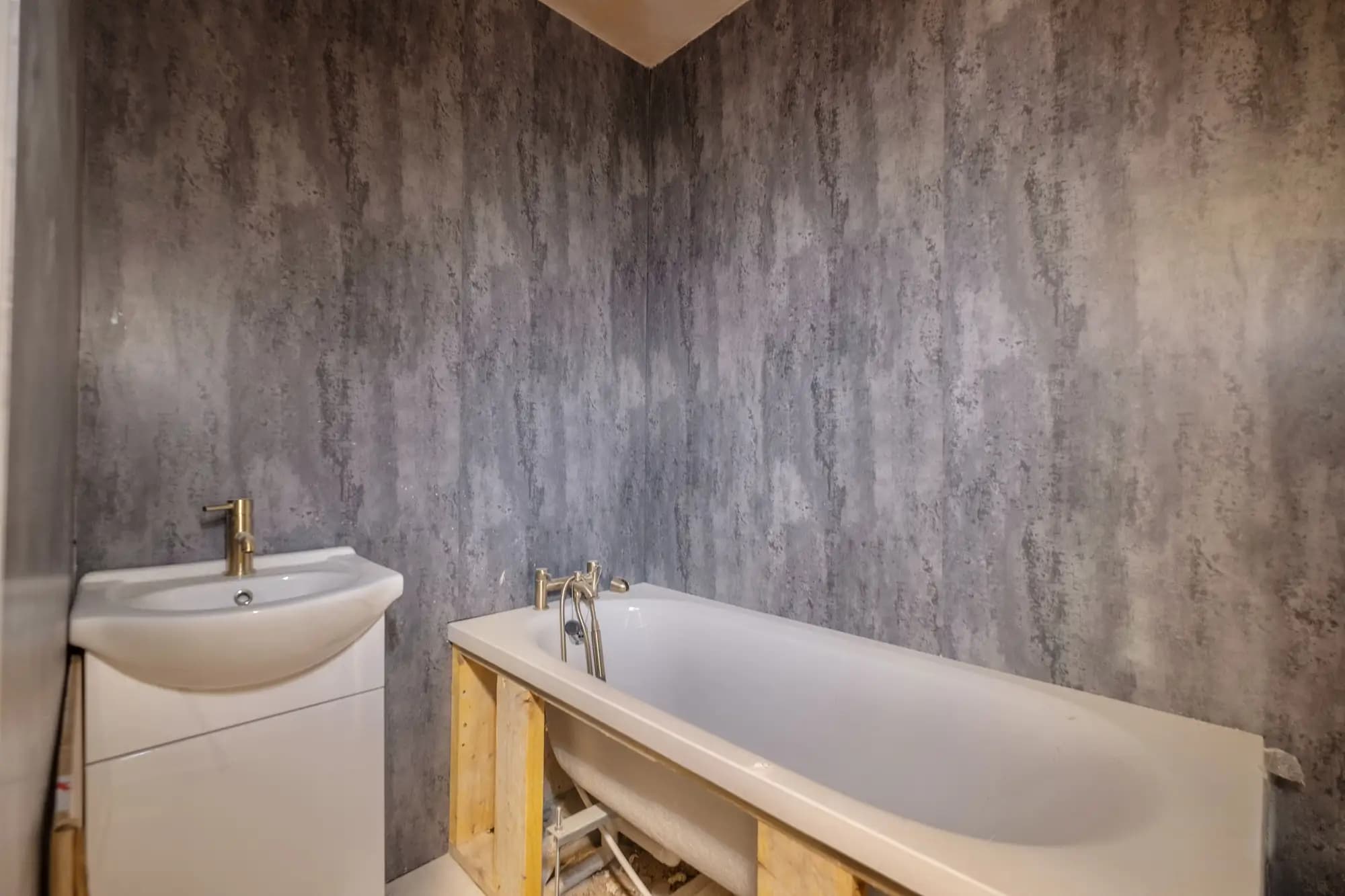 property photo 8 of 13