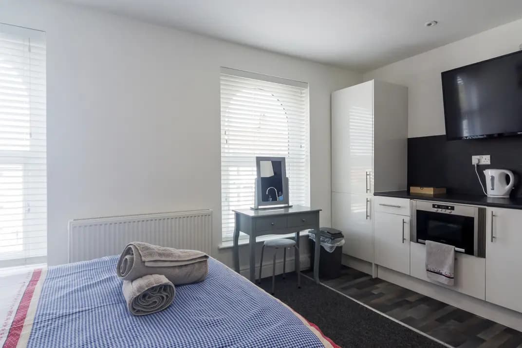 property photo 9 of 40