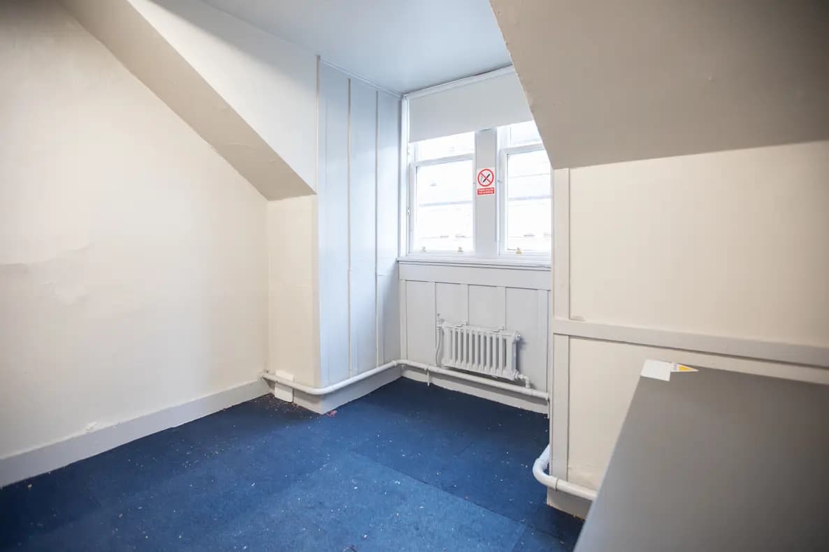 property photo 7 of 15