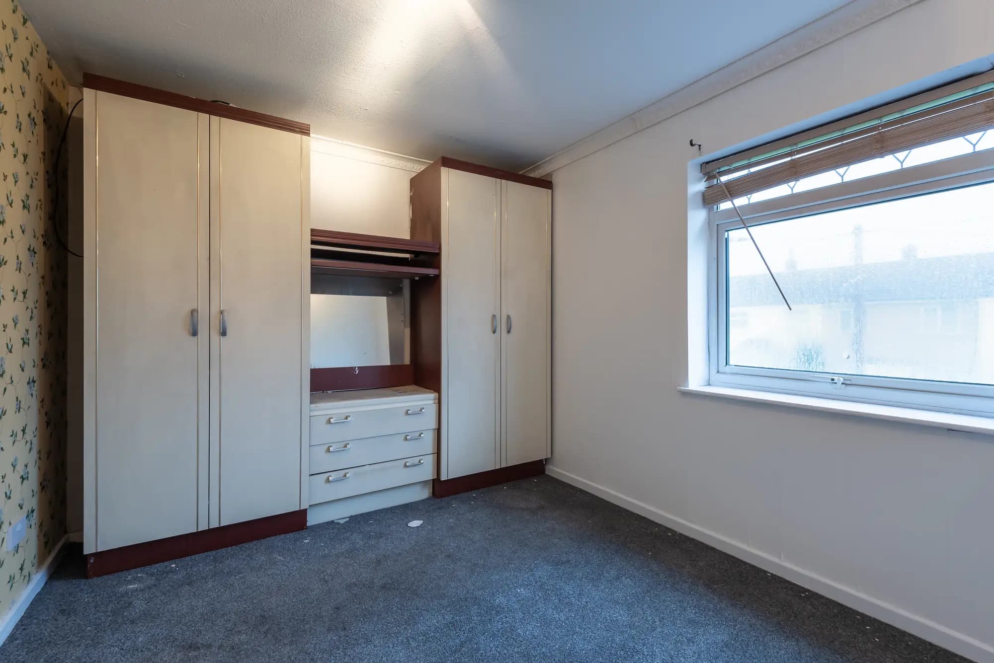 property photo 15 of 28