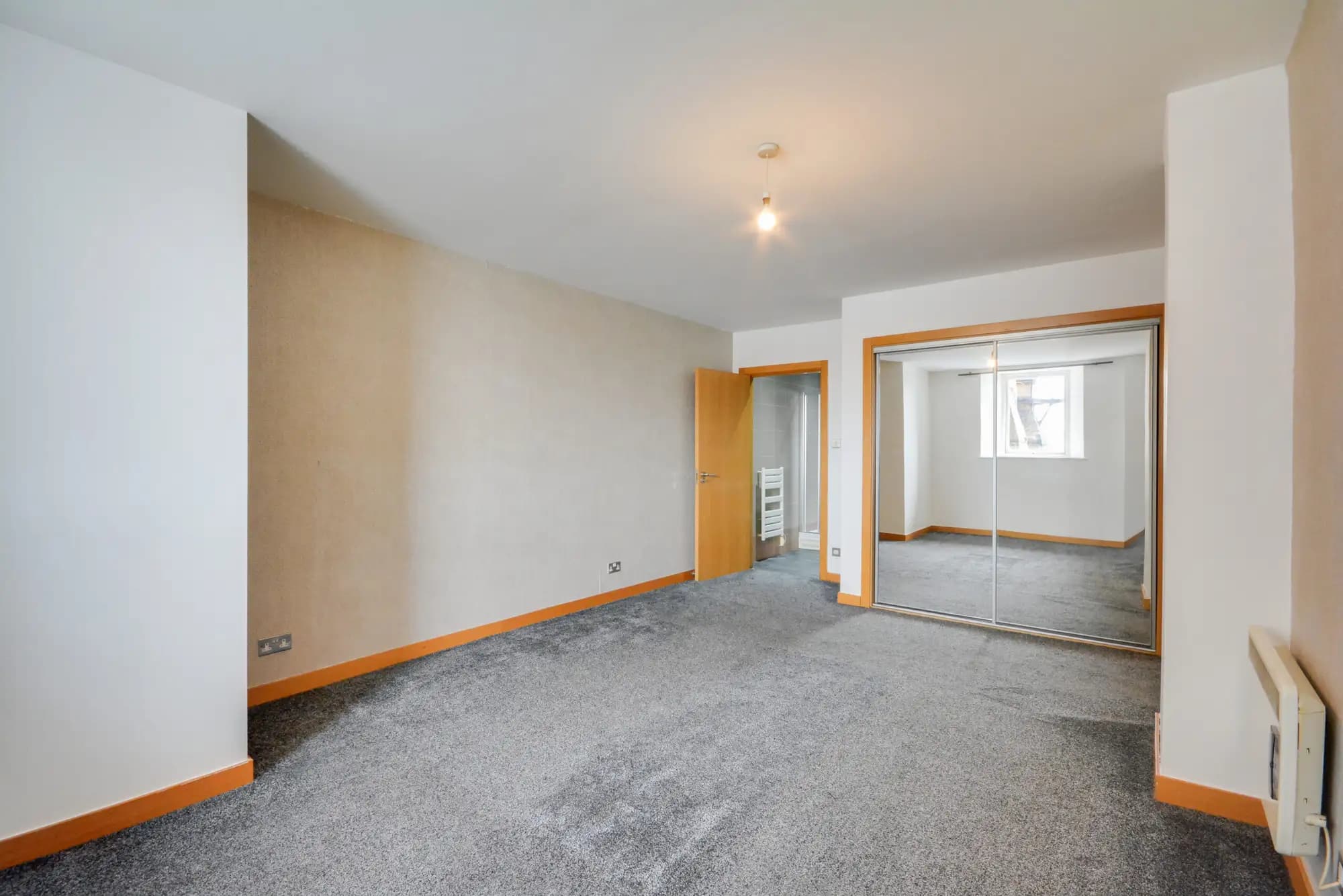 property photo 13 of 25