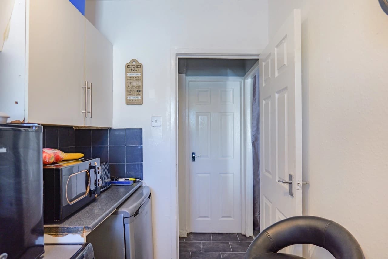 property photo 5 of 14