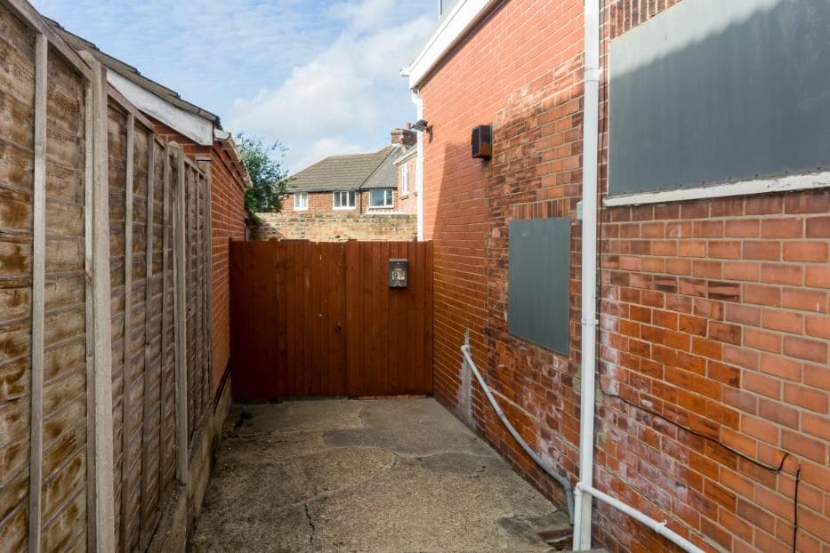 property photo 14 of 18