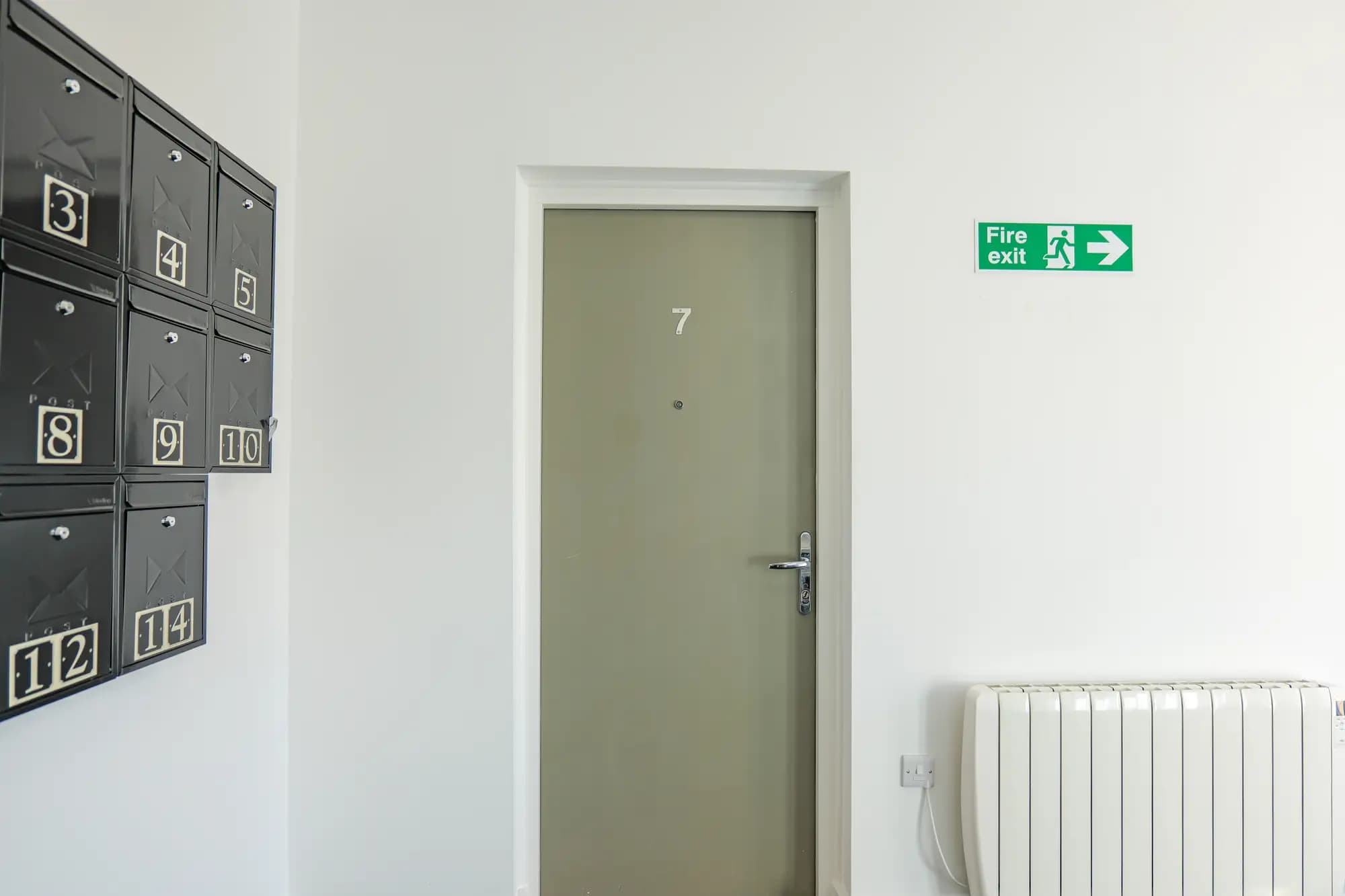 property photo 13 of 18