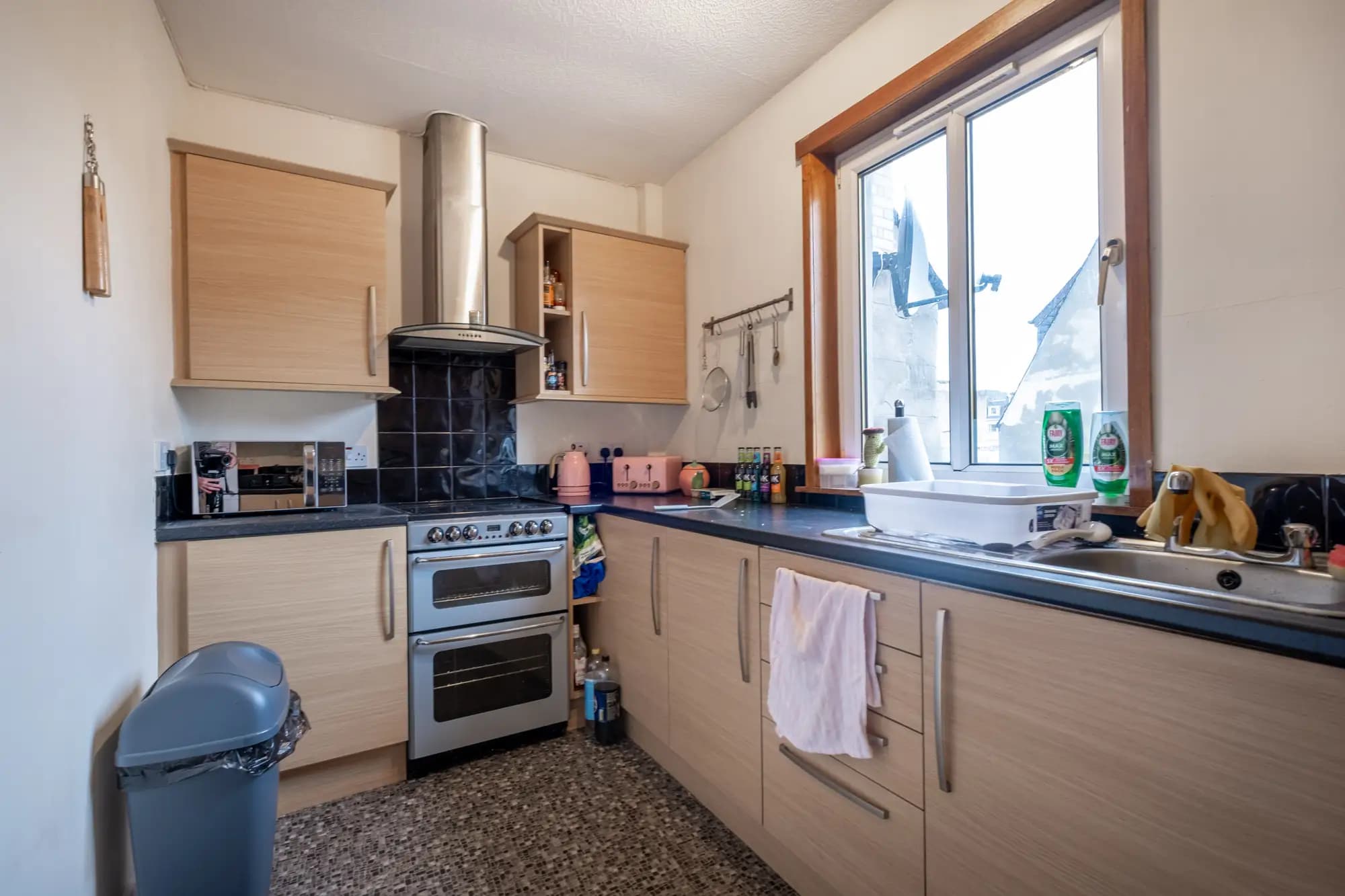 property photo 5 of 18