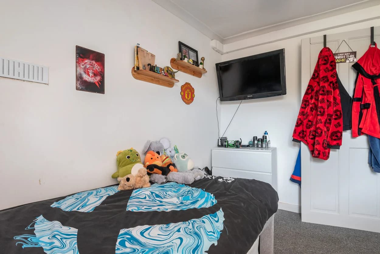 property photo 21 of 30