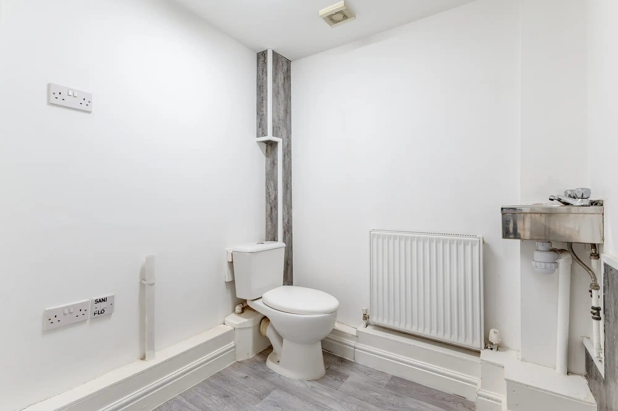 property photo 4 of 25