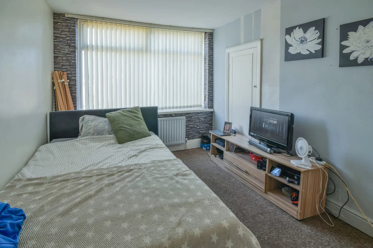 property photo 9 of 12