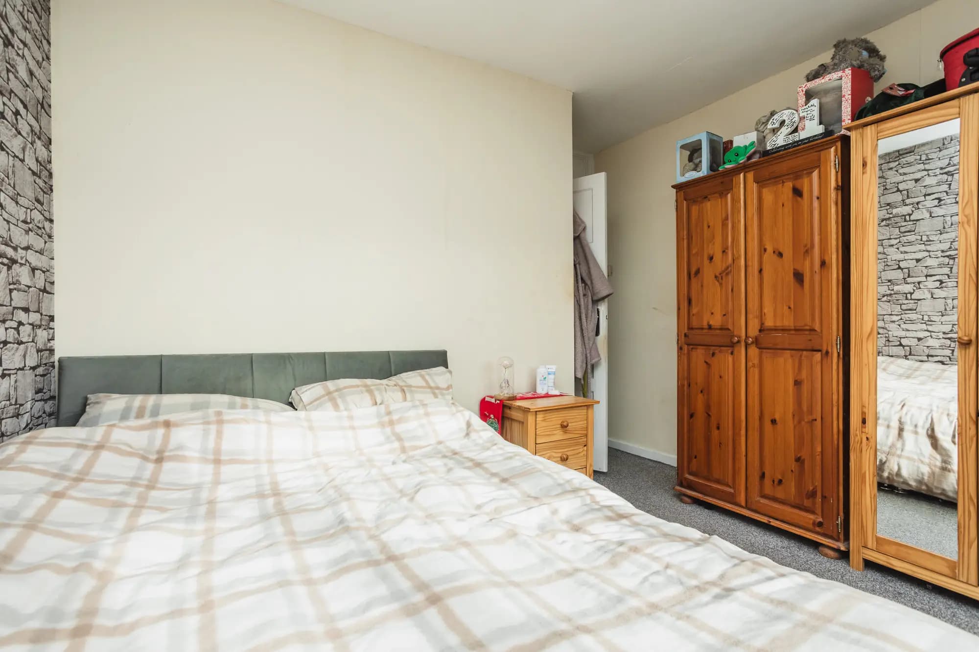 property photo 15 of 29