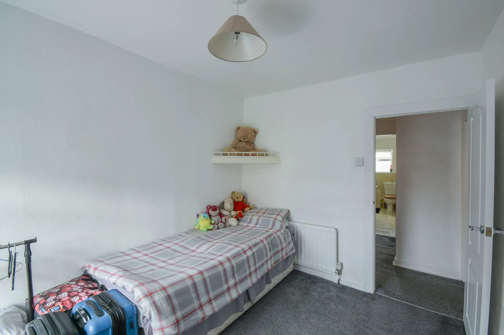 property photo 11 of 17