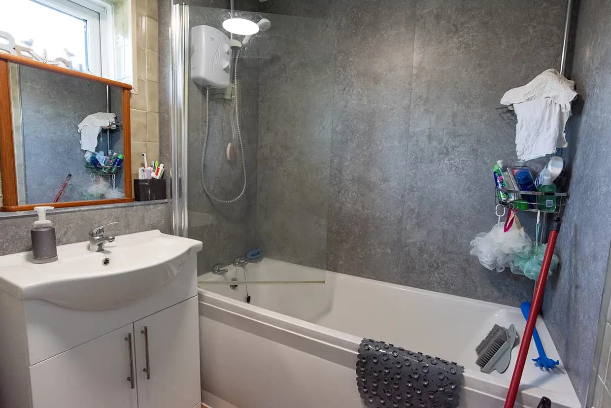 property photo 8 of 17