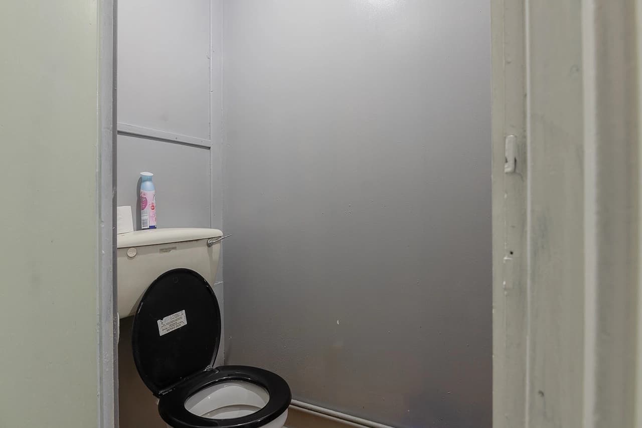 property photo 11 of 20