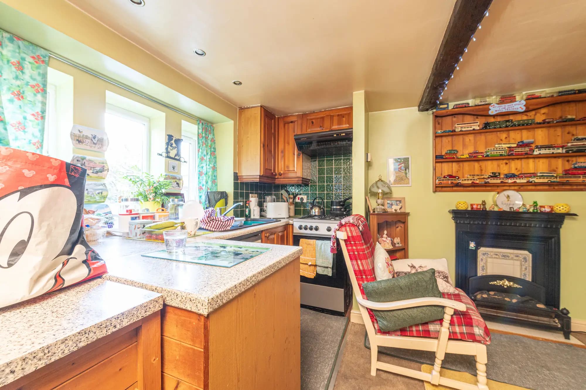 property photo 3 of 10