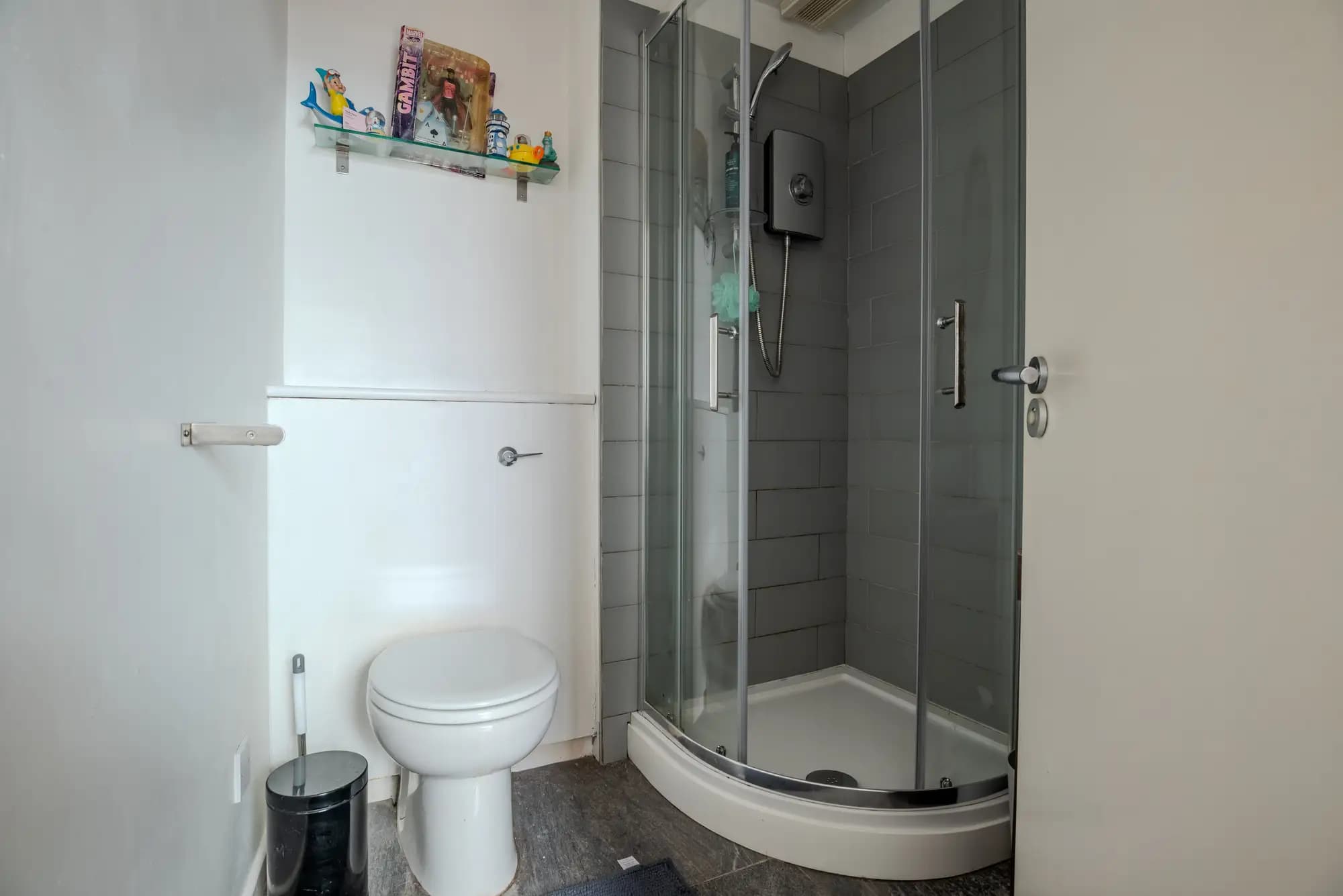 property photo 8 of 15