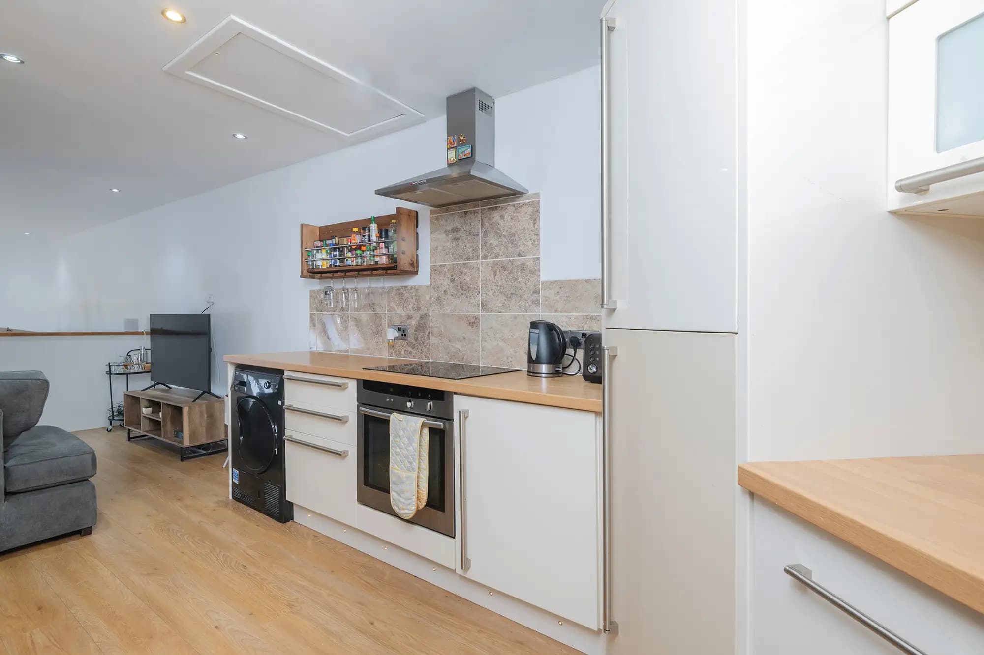 property photo 6 of 15