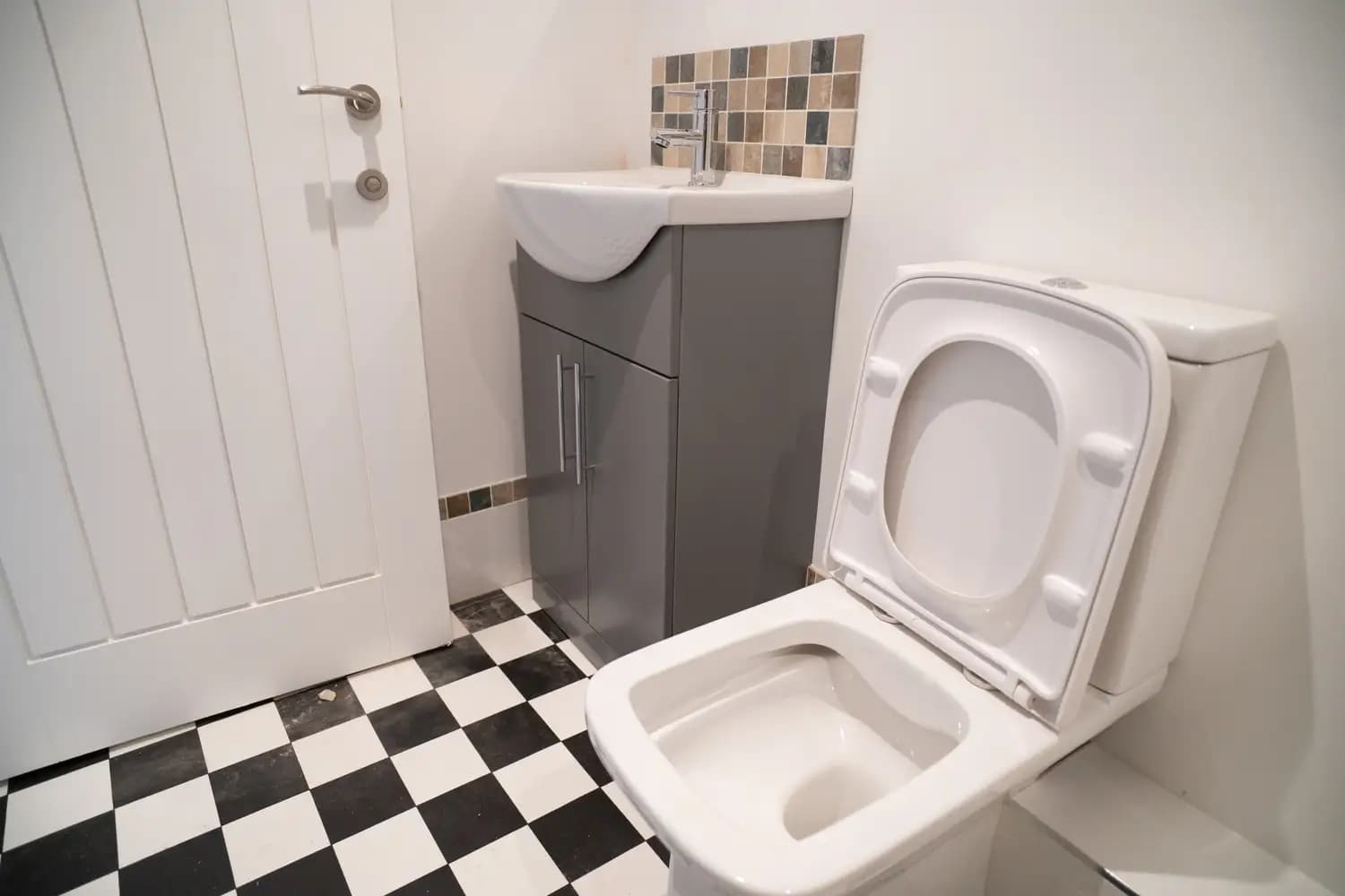 property photo 5 of 18