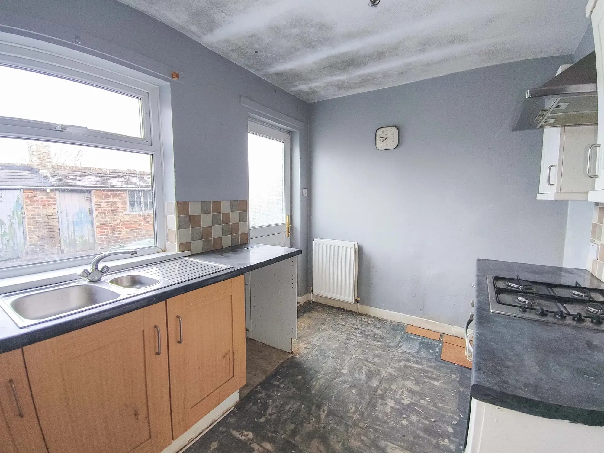 property photo 5 of 15