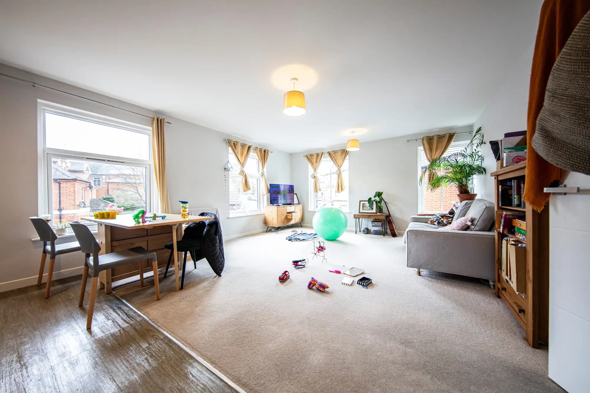 property photo 5 of 16