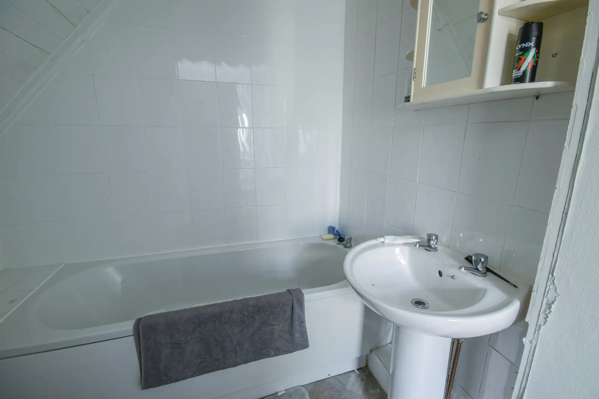 property photo 6 of 14