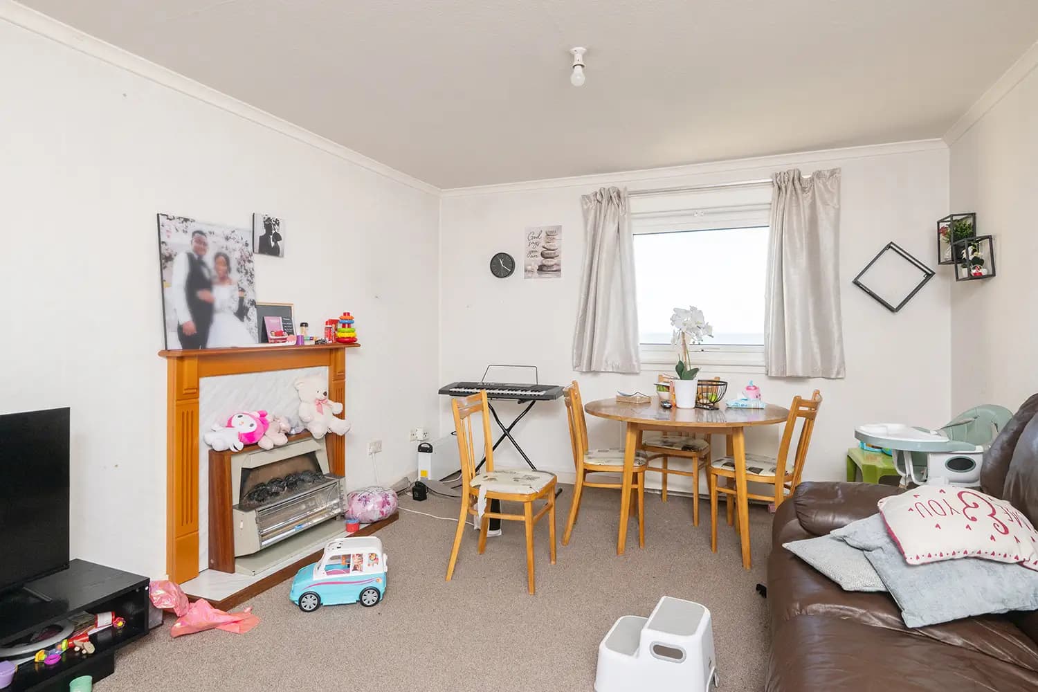 property photo 4 of 17