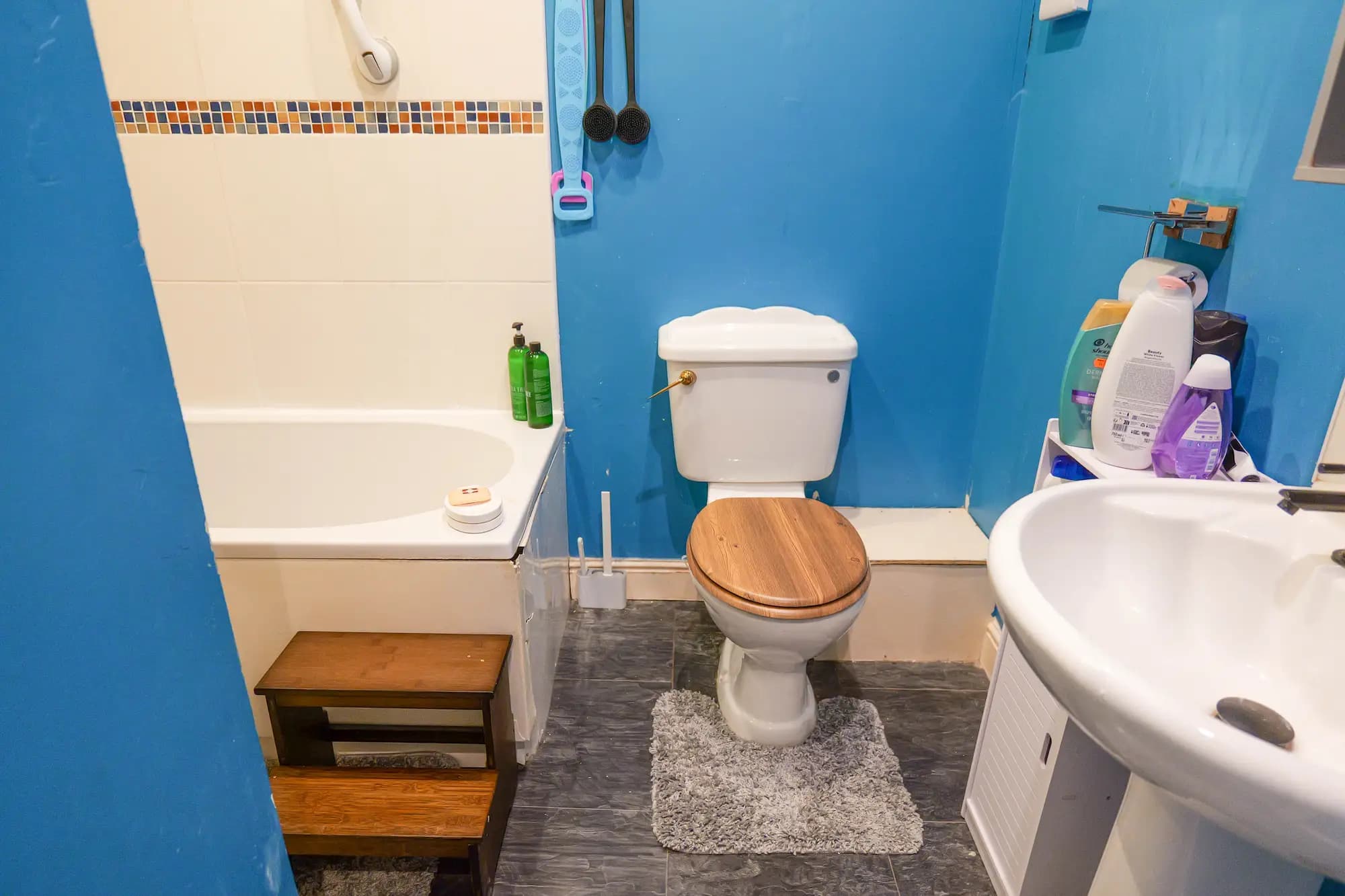 property photo 8 of 27