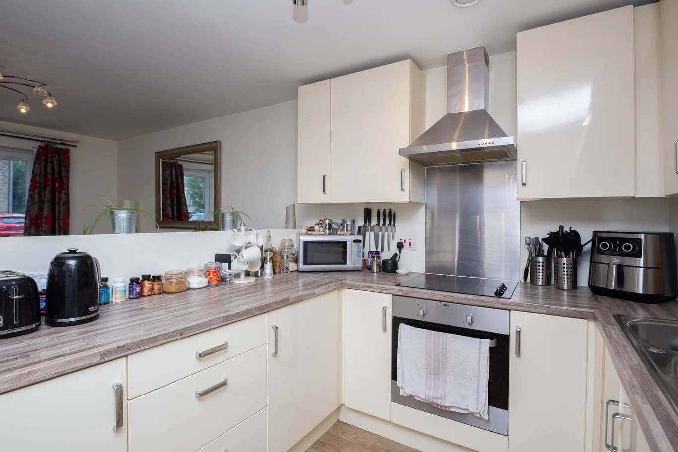 property photo 6 of 15